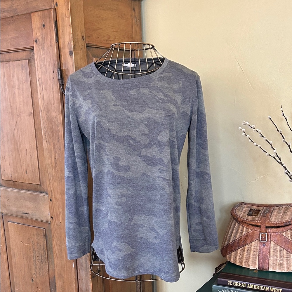 Jane & Delancey Camouflage Long Sleeve Crew Neck Top